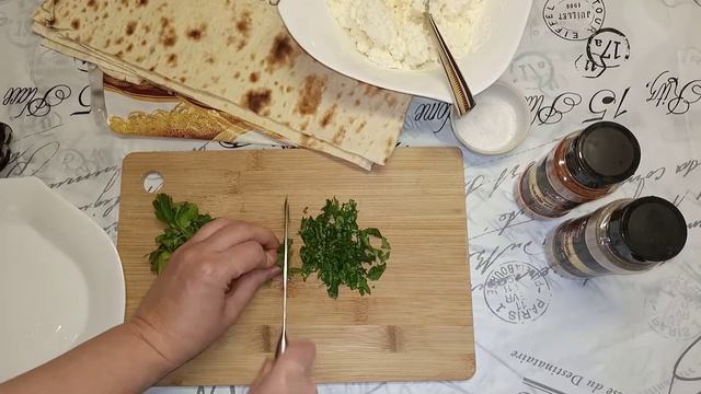 ТРУБОЧКИ ИЗ ЛАВАША С ТВОРОГОМ И ЗЕЛЕНЬЮ смотреть онлайн
