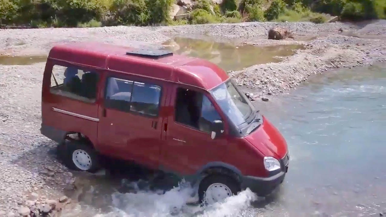 Полноприводный «Соболь» показывает, на что он способен на бездорожье смотреть онлайн