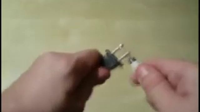 YouTube - How to Power a TV using a AAA battery.flv смотреть онлайн