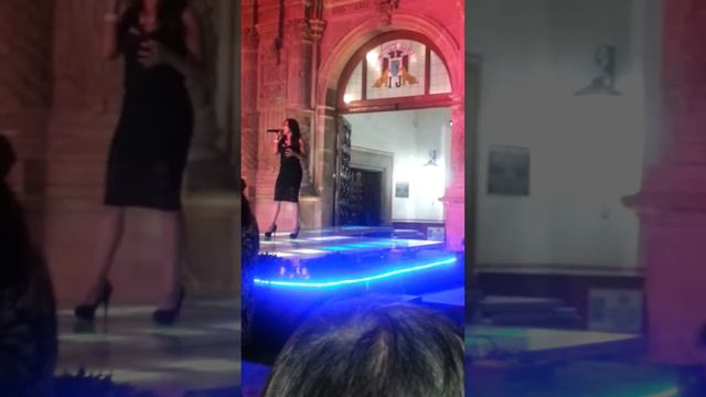 Como una loba - Valeria Lynch (cover Diana Guzmán) смотреть онлайн