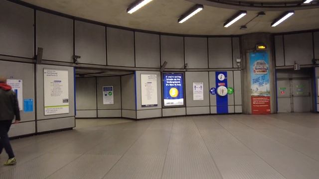 London Underground ?? - Westminster Underground Station Virtual Tour - London Tube Walk Around  4K