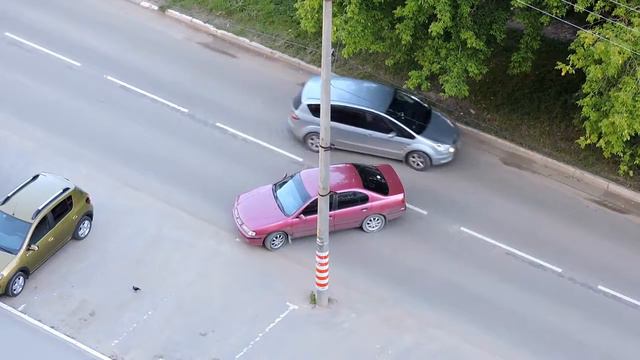 Говорят женщине машину лучше не доверять,глядя на такое хочется также сказать и про мужчин смотреть онлайн