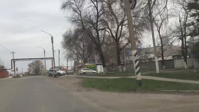 Во всём мире карантин, все люди сидят дома! смотреть онлайн