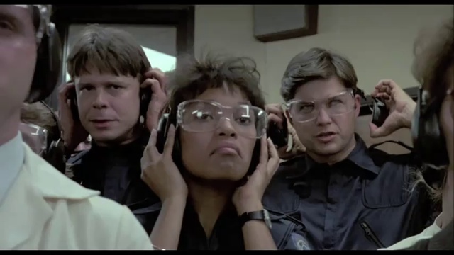 Робокоп (WWW.КИНО-КПК.РФ-все для моб.устройств) смотреть онлайн