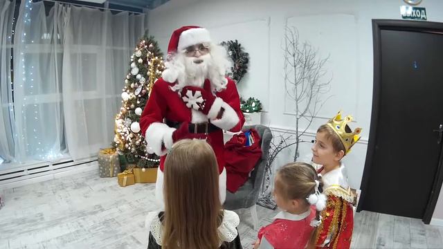 Christmas Party by Little English kids смотреть онлайн