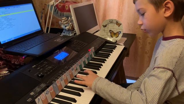 Vitya. Упр-е левой рукой "Белый - чёрный кот и мышка" смотреть онлайн
