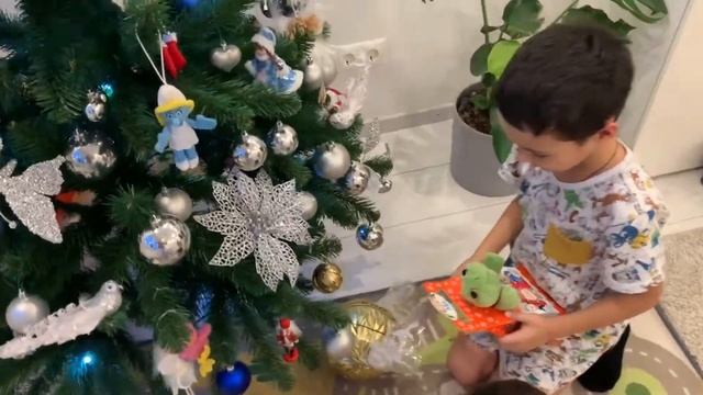 Поделки в сад своими руками. Собираем елку. Подарки смотреть онлайн