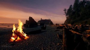 Расслабляющие звуки костра и шум прибоя.