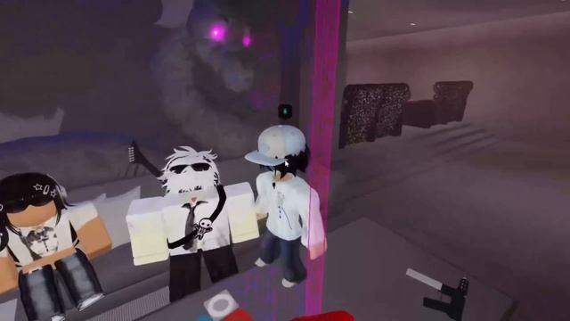 Roblox 17+ VOICE CHAT Is Not For Kids... смотреть онлайн