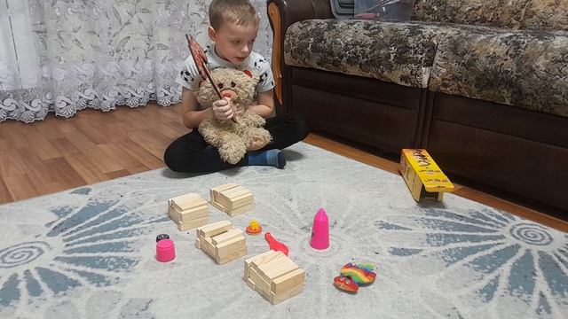 Игра в башню. Мишка открывает ящики. Кто же победитель? смотреть онлайн
