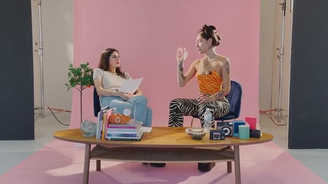 Between Two Salads: Tefi talks TikTok Strategy, Pop Culture Nostalgia, and Simulation Theory смотреть онлайн