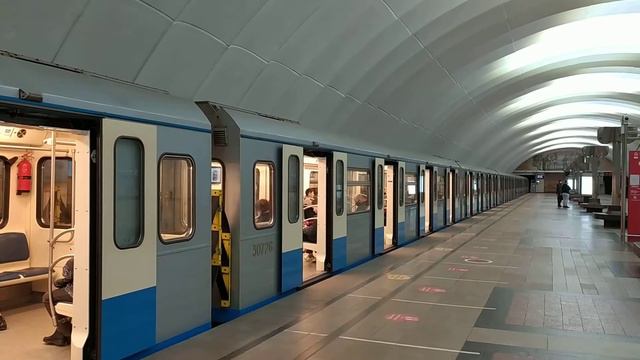 Электропоезд 81-760/761 "Ока" станция Тимирязевская (Московский метрополитен) 5.05.2021 смотреть онлайн
