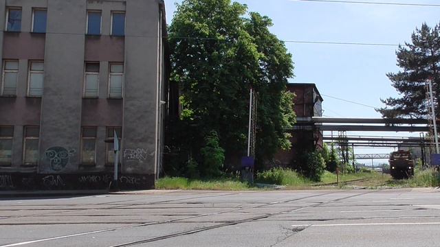 Kolejowo-tramwajowe skrzyżowanie torów - Ostrava, ul. Ruská смотреть онлайн