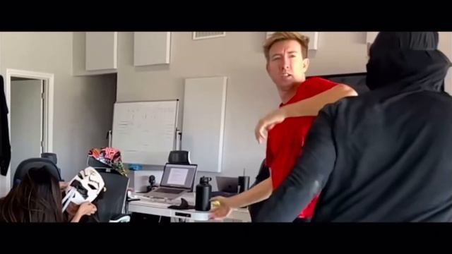 Melvin PZ9 punches his sister Regina? смотреть онлайн