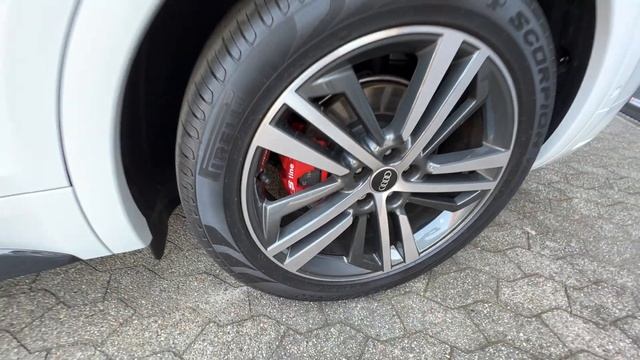 Audi Q5 40 TDI Quattro S-Line смотреть онлайн