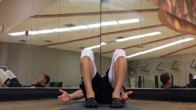 Supine Heel Touches | Infinite Core смотреть онлайн