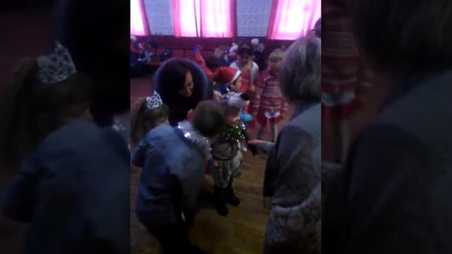 Наш первый стишок на новый год выучить помогла жена Татьяна смотреть онлайн