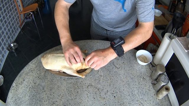 Утка Запечённая с Яблоками и Черносливом. Выпуск №84 смотреть онлайн