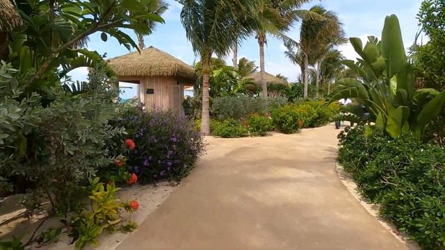 Coco Beach Club and Floating Cabanas on Royal Caribbean's CocoCay смотреть онлайн