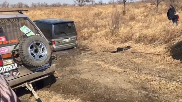 Тянем потянем)) pajero 3 & mazda bongo frendee смотреть онлайн