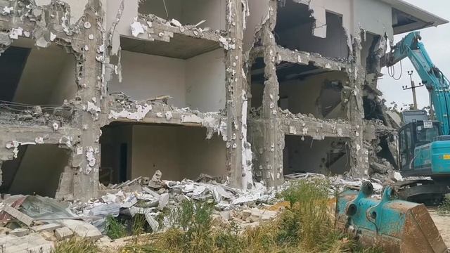 Больно на это смотреть. Сердце кровью обливается смотреть онлайн