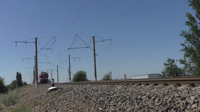 Электровоз ЭП1М-683 с пассажирским поездом 262Я Архангельск — Адлер смотреть онлайн