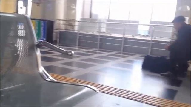 Объявления диктора на железнодорожном вокзале Атырау Казахстан Announcer Railway Atyrau Kazakhstan