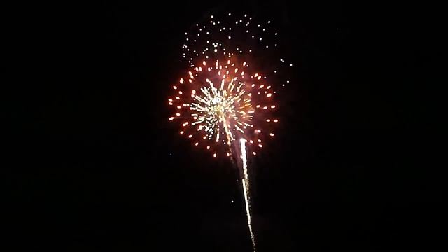 More fireworks in Dune Acres - on Lake Michigan смотреть онлайн