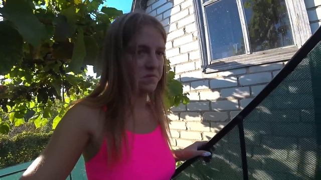 Провели интернет на дачу. Очень сложная доставка линолеума. Костя подарил 50 шоколадок смотреть онлайн