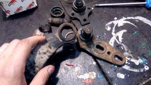 Реставрация нижнего рычага ремонт шаровой опоры самому Ауди 100 .. смотреть онлайн