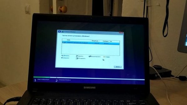 Как форматировать диск С вместе с Windows ?