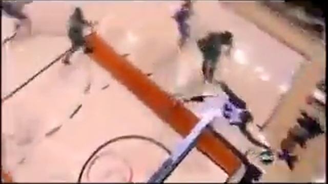 Шакил О'Нил любит нырять в трибуны смотреть онлайн