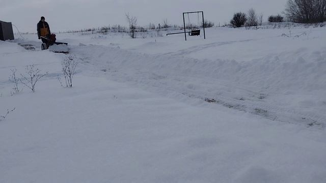 самодельный мотоблок на базе кпп урал. пробиваем тропинку отвалом. смотреть онлайн