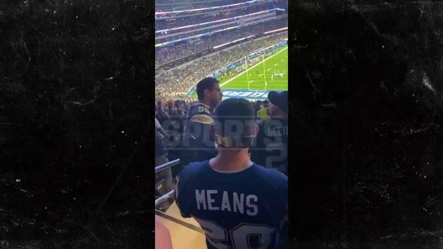 Raiders Fans Wail On Chargers Supporter During 'MNF' Game Fight | TMZ Sports смотреть онлайн