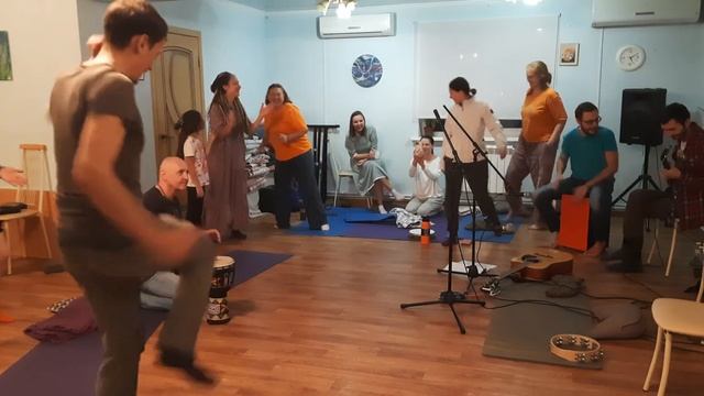Rock n Roll dancing, Improvisation after mantra jam - Mahesh смотреть онлайн