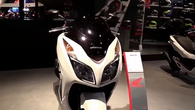 2017 Honda Forza Complete Accs Series Lookaround Le Moto Around The World смотреть онлайн
