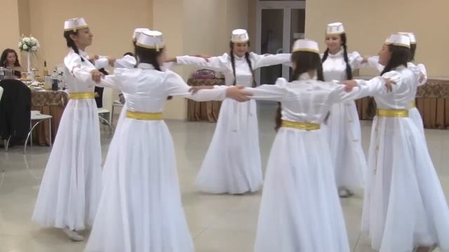 Крымскотатарский танцевальный ансамбль "Ешиль Ада" - Мисхор къызы / Crimean Tatar dance ensemble смотреть онлайн