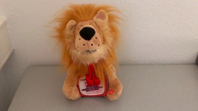 Крутится вертится шар голубой - Lion singing Russian song - Krutitza Vertitza Shar Goluboy смотреть онлайн