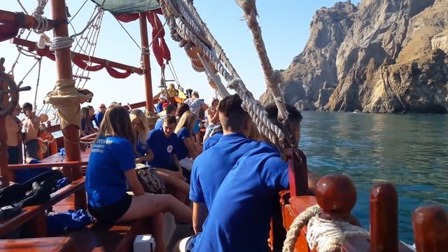 Морская прогулка вдоль потухшего вулкана Кара-Даг смотреть онлайн