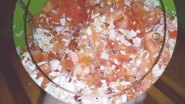 Вкусный салат с крабовыми палочками и колбасным сыром! Готовят дети! смотреть онлайн