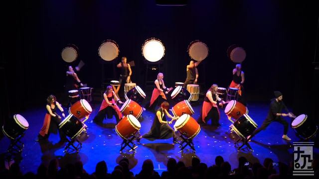 "Wombat Combat" live feat. Yoronami (Official Video) - Taiko (Japanese drum) performance смотреть онлайн