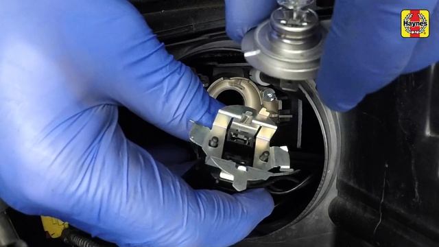 How to Replace the headlight bulbs on the Audi A3 2008 to 2012 смотреть онлайн