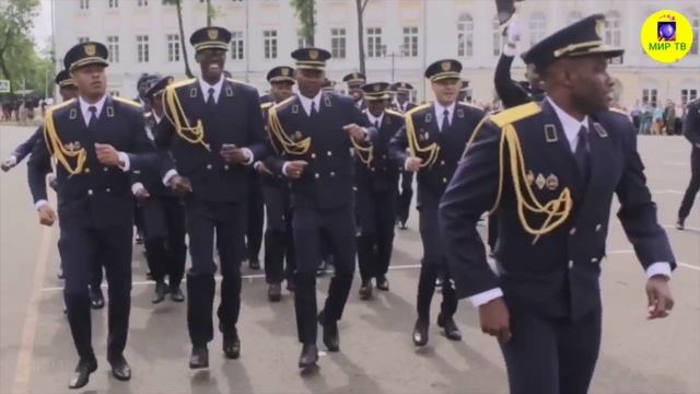 Возможно самый грозный боевой марш! Танцы африканских военных.mp4 смотреть онлайн