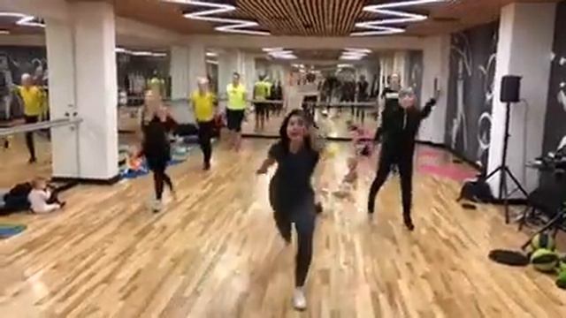 MAMAFIT / INSIDE WORKOUT / МАМА + МАЛЫШ / РАЗМИНКА смотреть онлайн