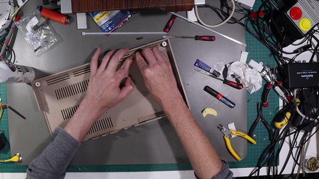 Commodore 64 Rescue Pt 2.1 | Fixing the broken case смотреть онлайн