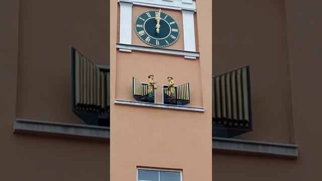 Танец часов на ратуше в Гвардейске смотреть онлайн