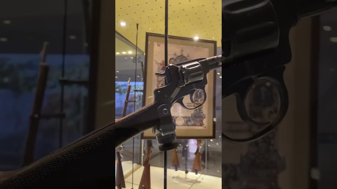 Самый необычный револбвер Наган - карабин с прикладом и длинным стволом смотреть онлайн