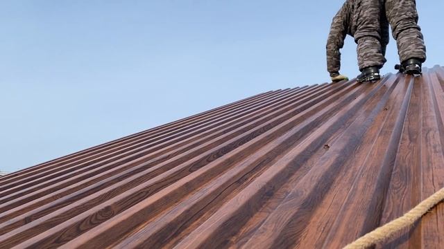 Монтаж кровли из профнастила. Снегозадержатели, торцевые планки, планки конька смотреть онлайн