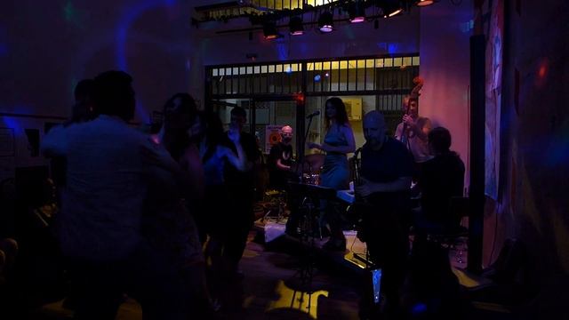 All of me (cover) - Swing Tales live@Swing PartyxSwing Academy @Oratos 19-6-2023 смотреть онлайн