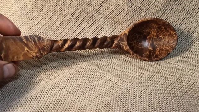 Сделал красивую ложку из берёзового капа.A beautiful spoon made of birch cap. смотреть онлайн